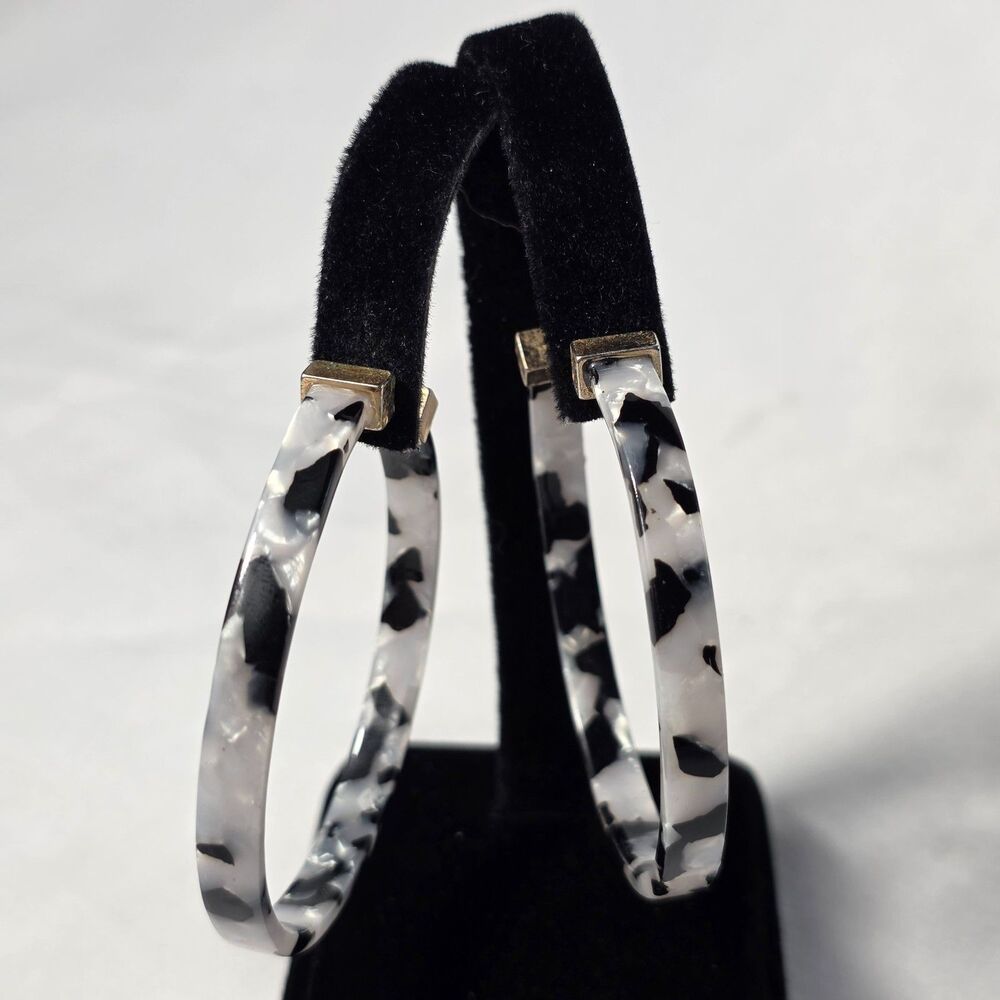 Resin C-Shaped Hoop Earrings Black & White Mottled Tortoise Shell Pattern